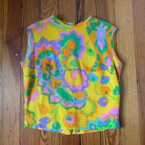 Vintage vibrant back button sleeveless blouse